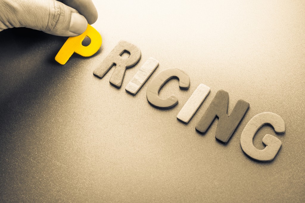 Hand holding the yellow p in pricing