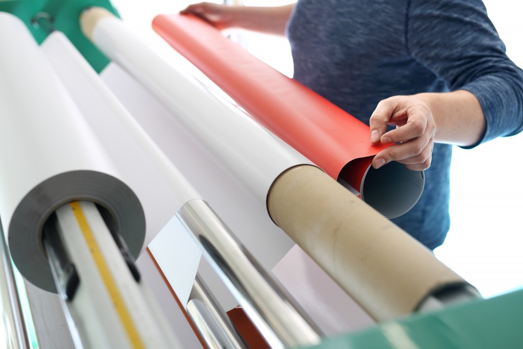 3 Must-Have Supplies for Your Sign Making Business